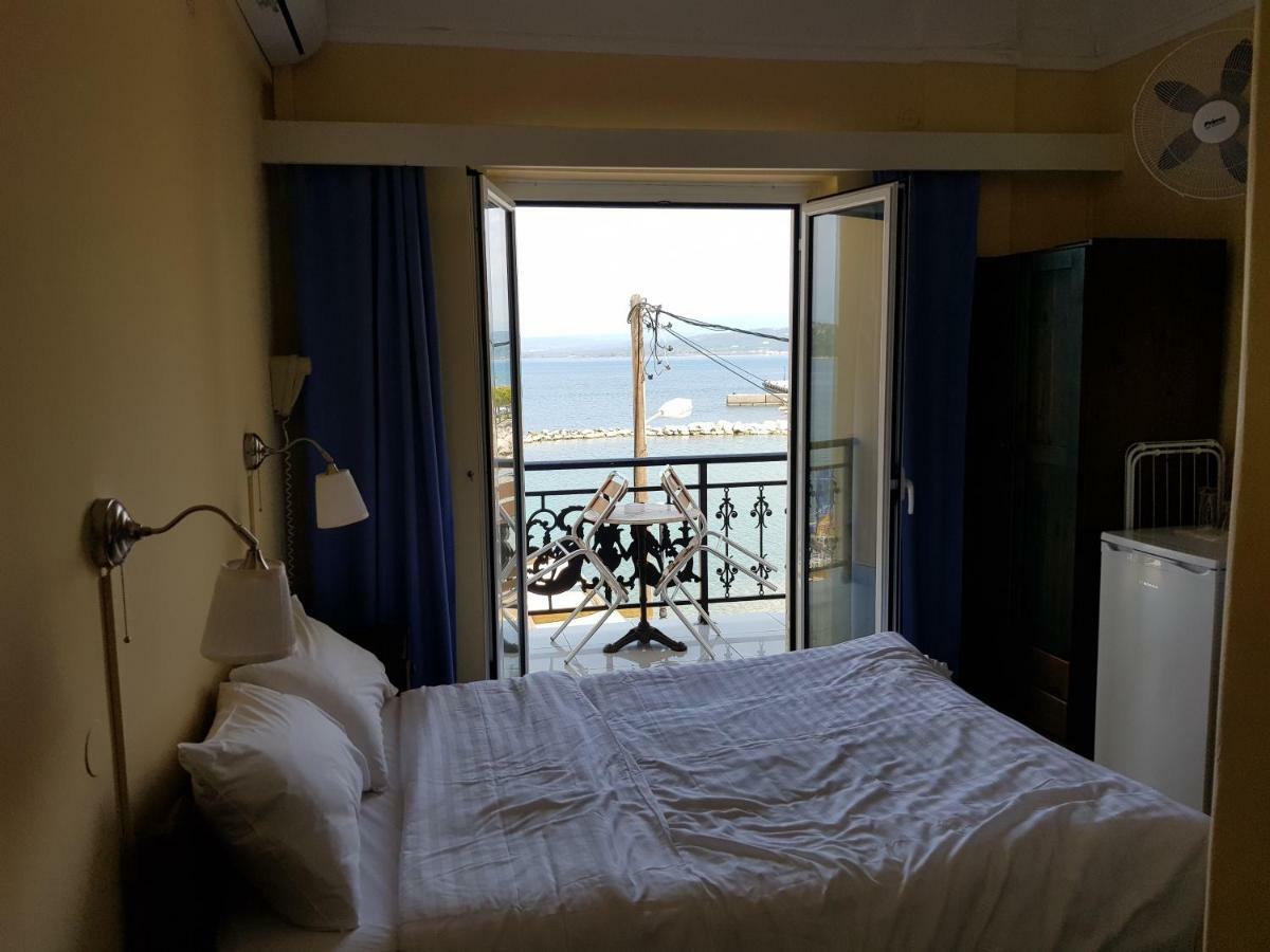 Hotel Miramare Pylos Extérieur photo